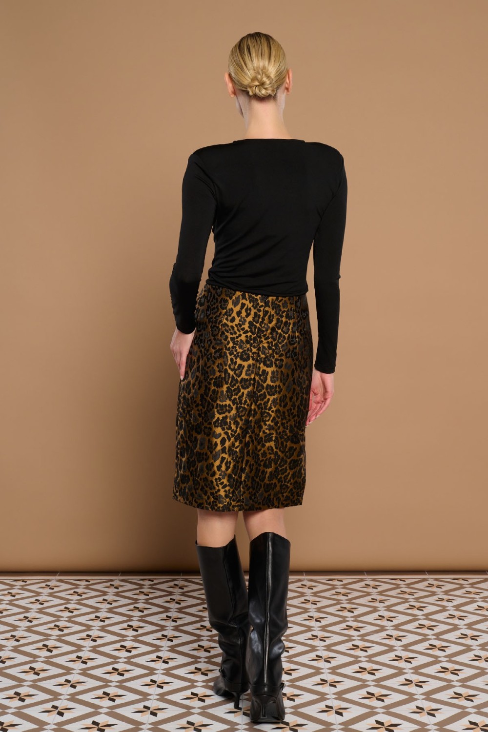 BLACK LEA TOP