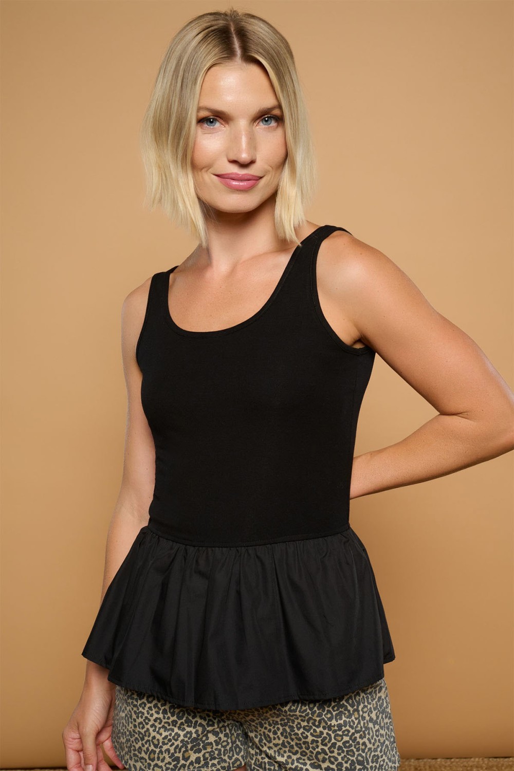 BLACK IVY TOP