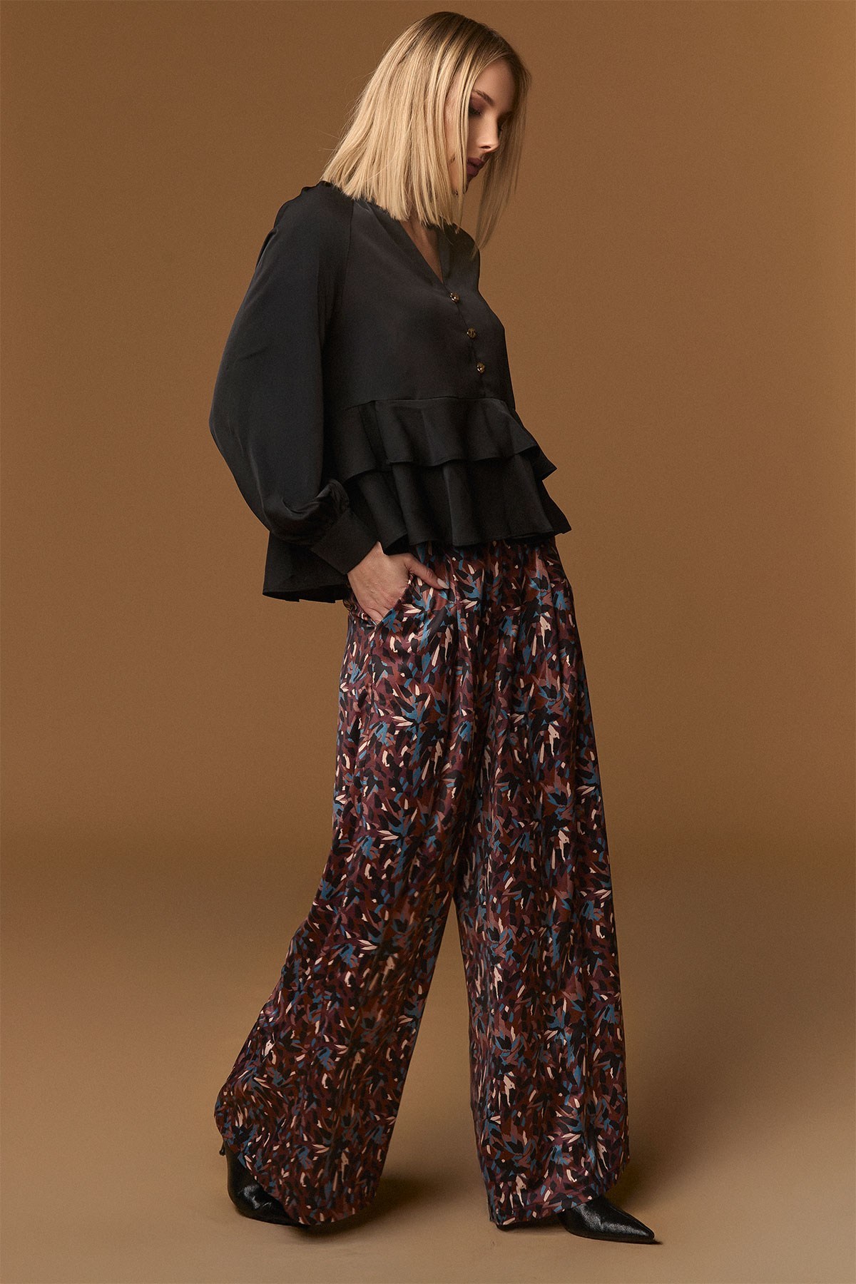 BLACK ABBEY TOP