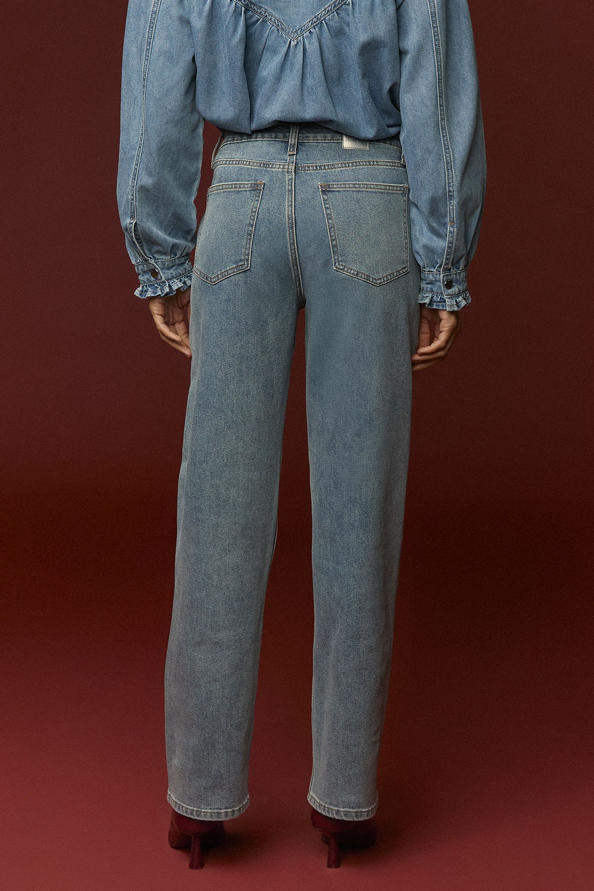BEE JEANS