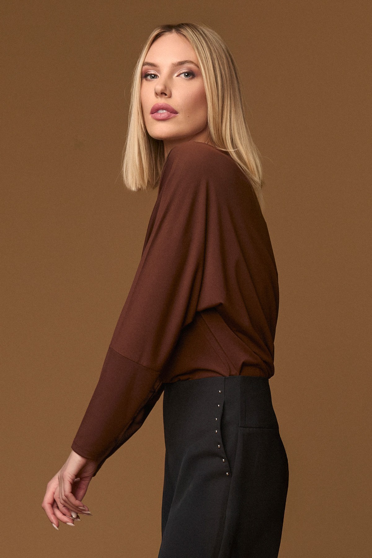BROWN LEAKE TOP