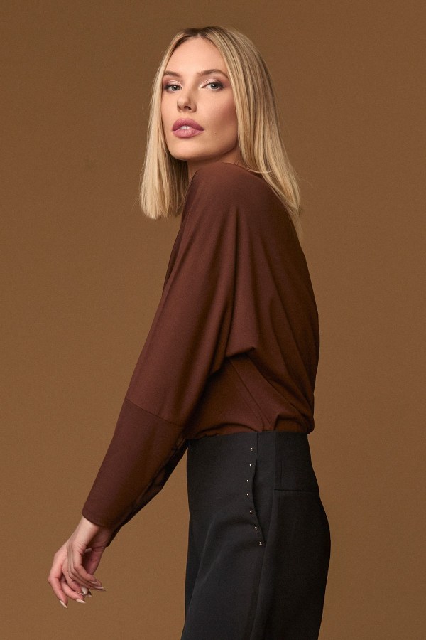 BROWN LEAKE TOP