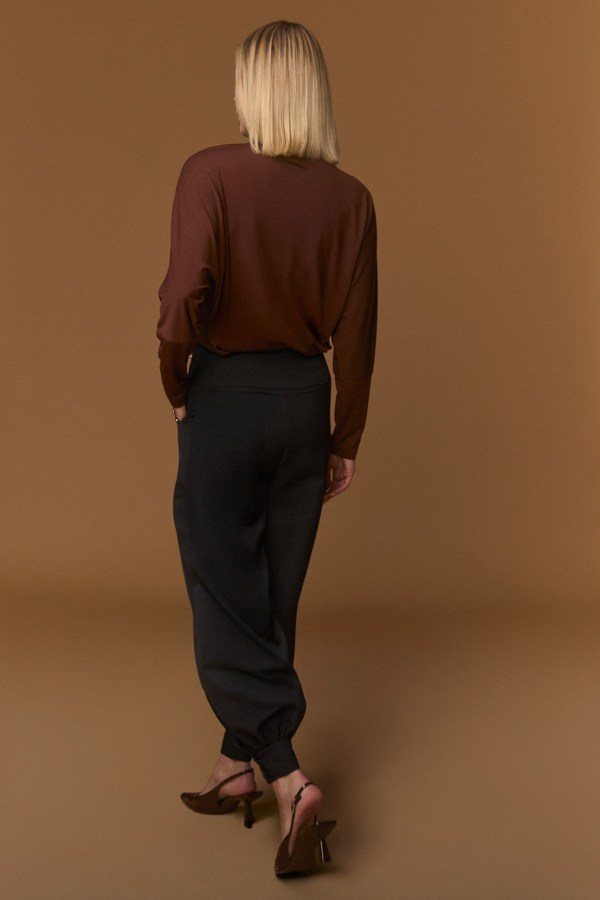 BROWN LEAKE TOP