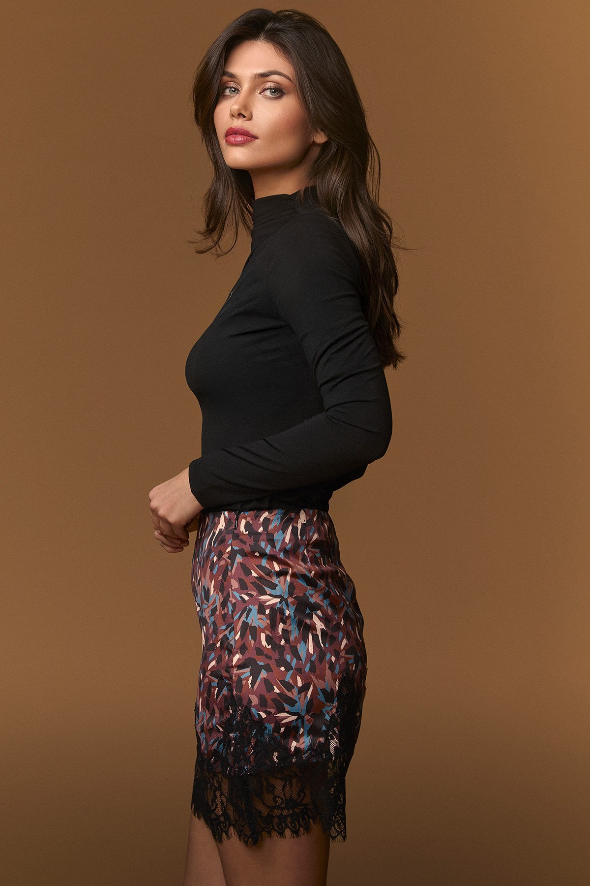 BLACK LULU TOP