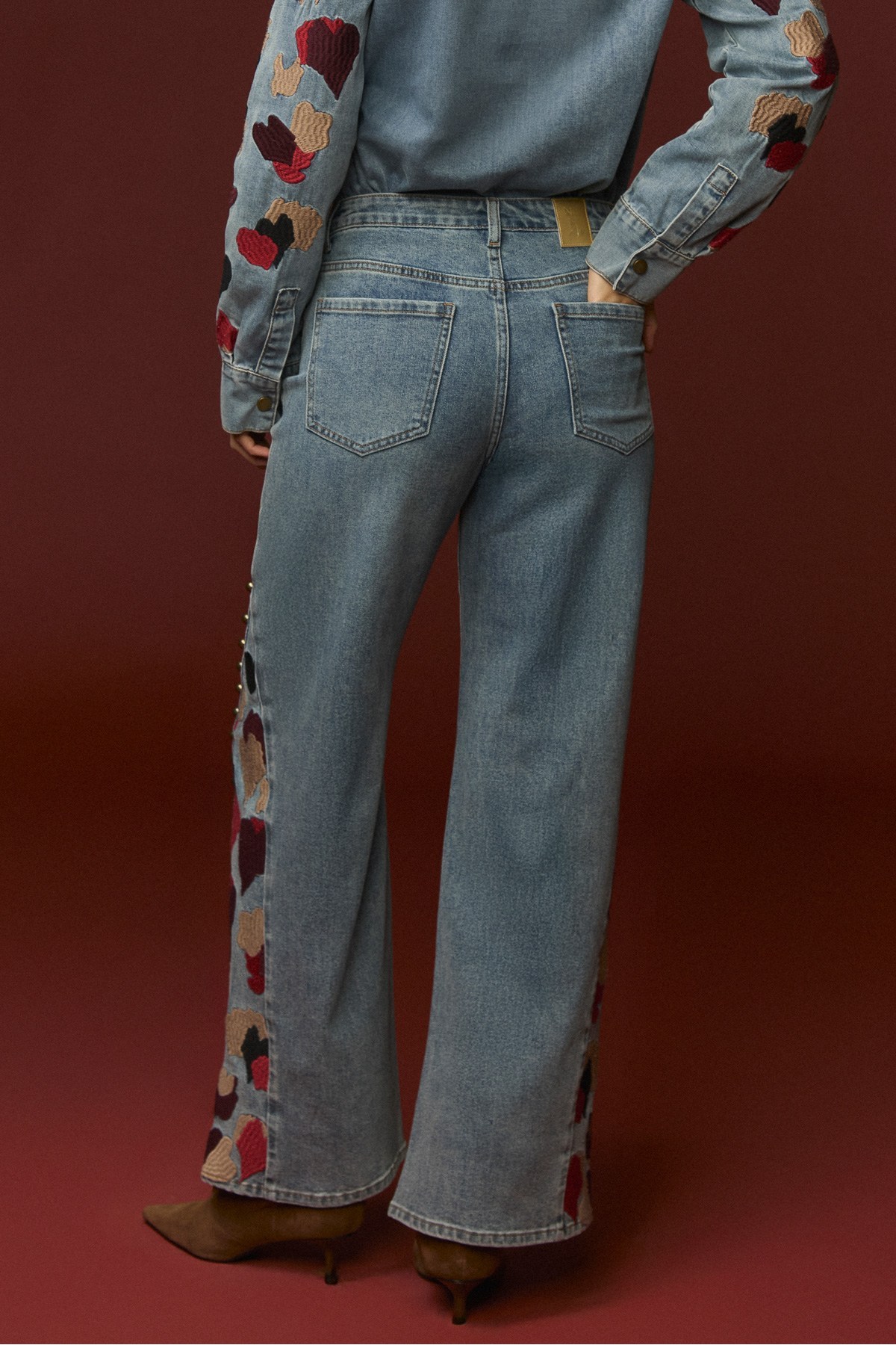 LOVELY JEANS