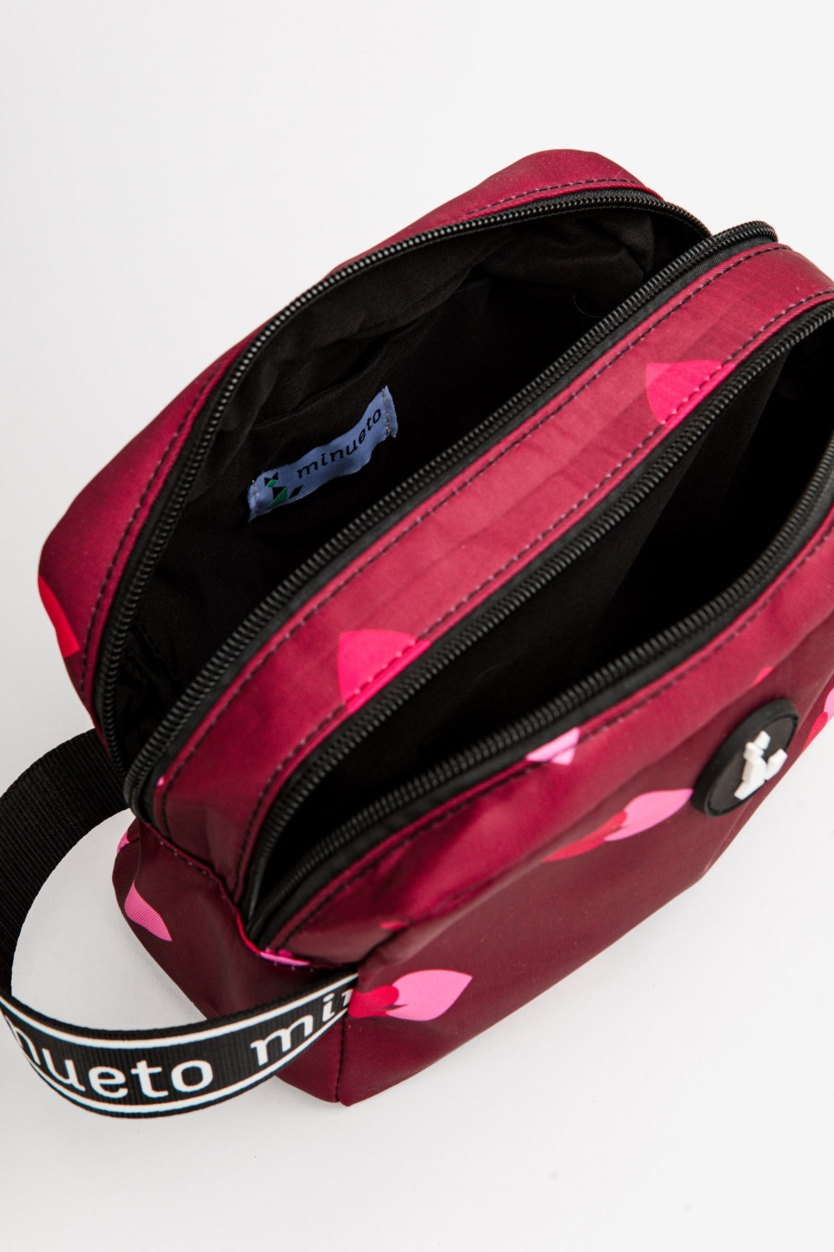 KISS MAKE UP BAG