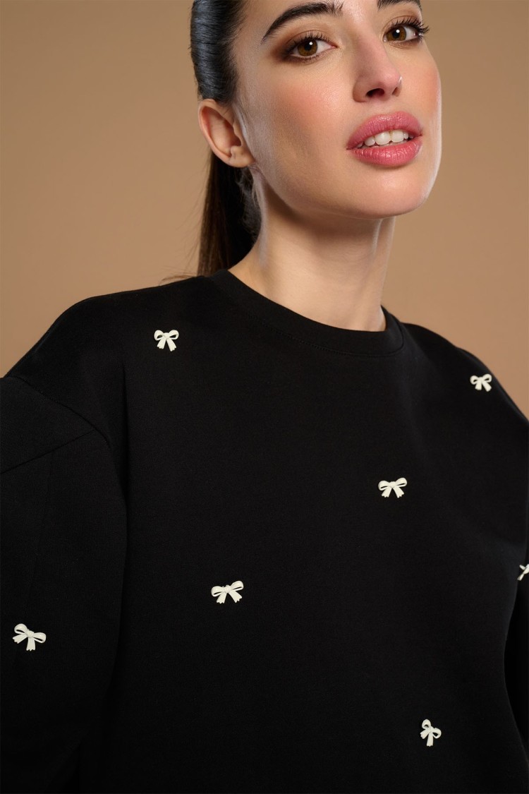 BLACK ROSE SWEATSHIRT